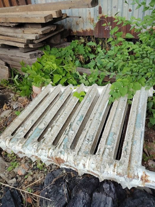Продам чугунные батареи