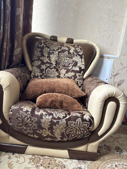 Даром отдам диван и кресло