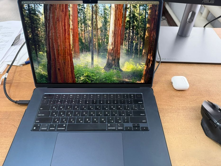 Продам Macbook air 15"