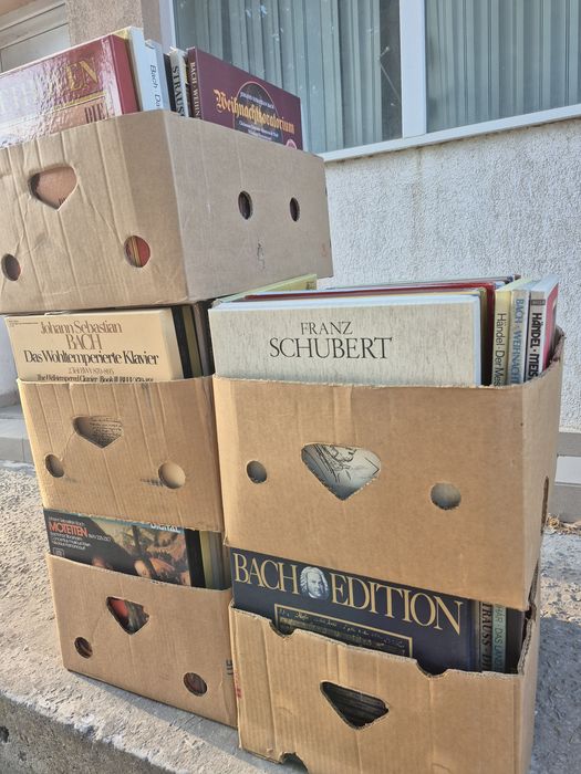 Vând Lot 2000 Discuri Vinil de colectie,muzica clasica tot Lotul 6000lei