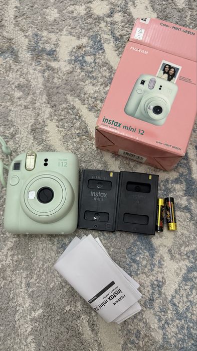 Камера instax mini 12
