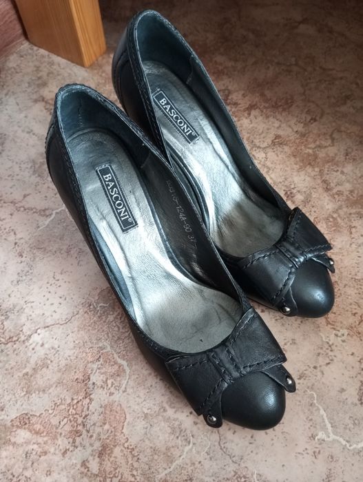 Продам женские туфли