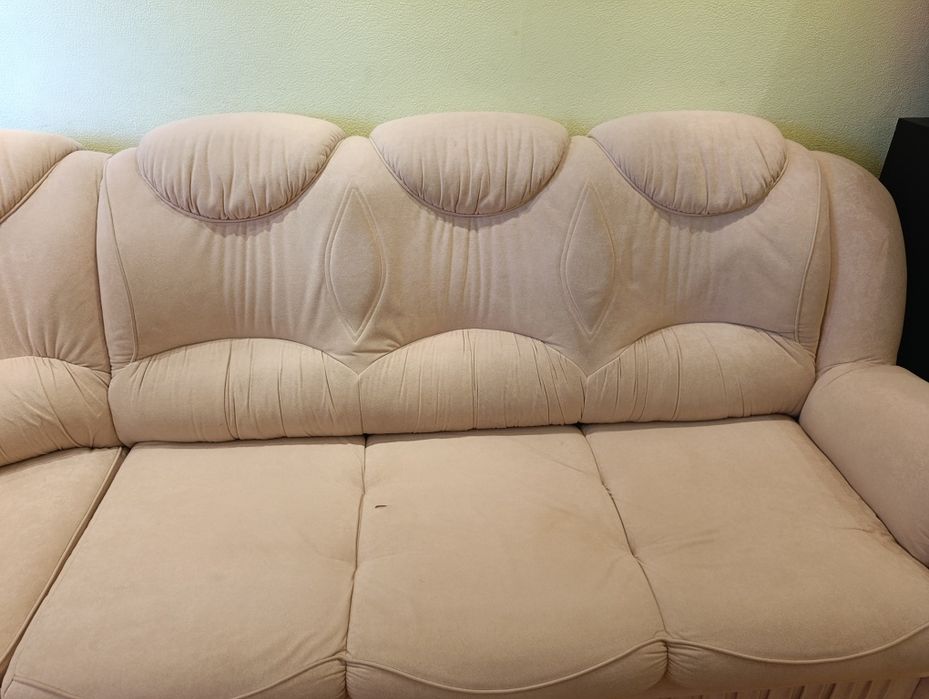 Продам диван с креслом 15000. Самовывоз.