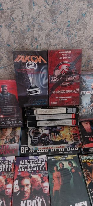 Продам видеокасеты VHS из 90 х