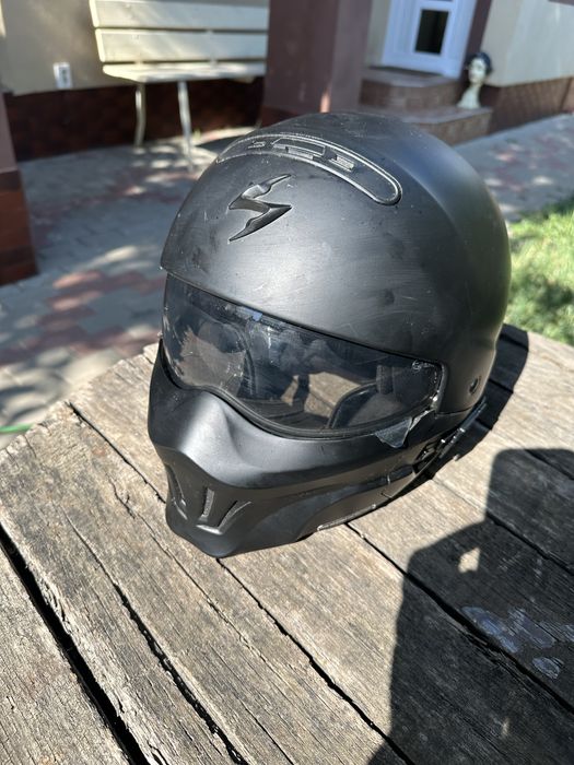 Vând cască scorpion exocombat