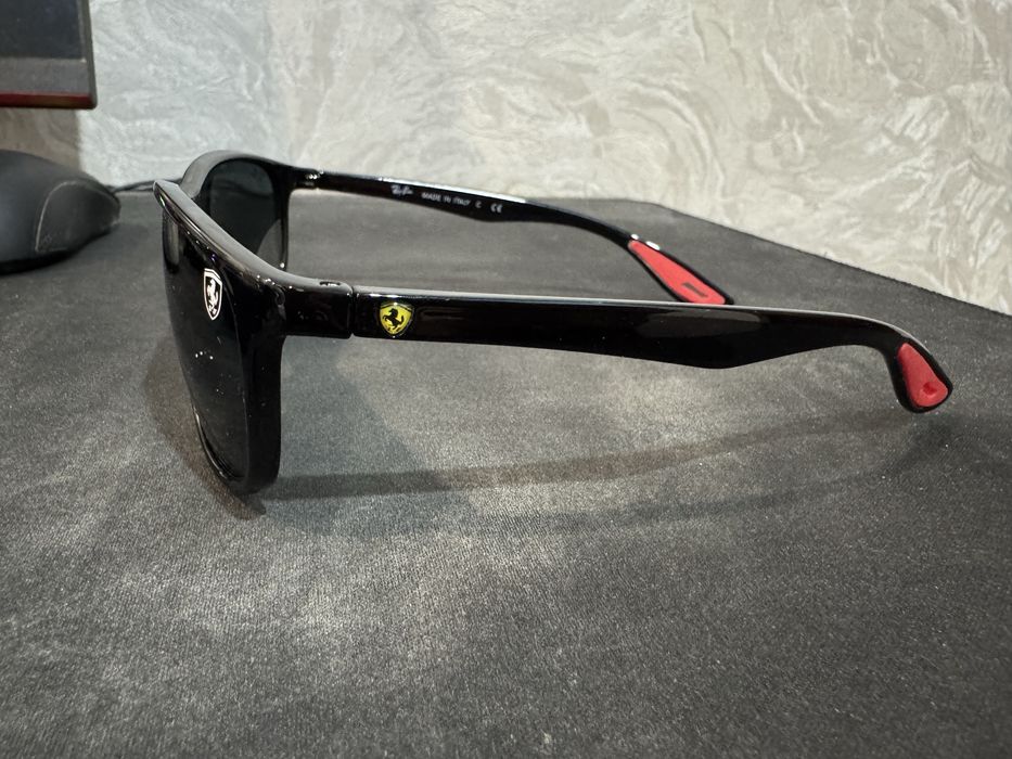 Очки Ray-Ban Scuderia Ferrari