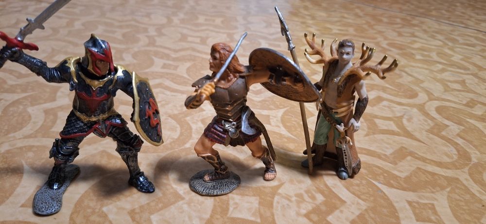 Фугурки shleich  без забелешки