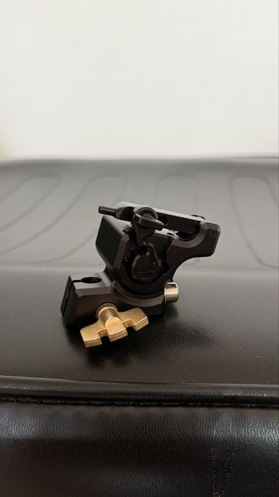 Vand 3 aparate de tatuat + 2 surse wireless