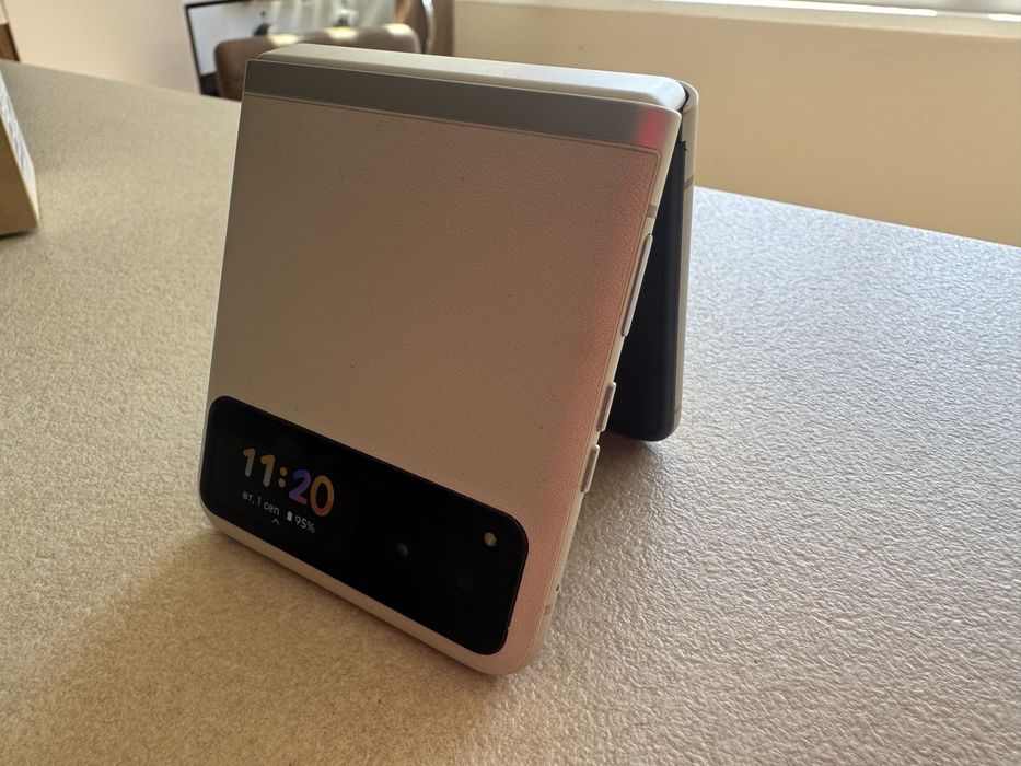 Motorola razr 40 Vanilla Cream