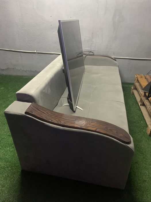 Диван срочно продам