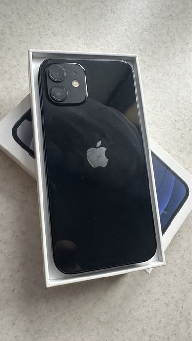 iPhone 12 в хорошем состоянии