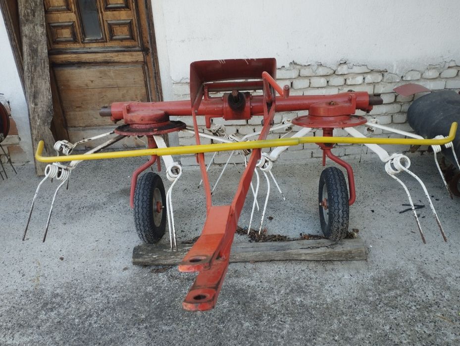 Сенообръщач FAHR