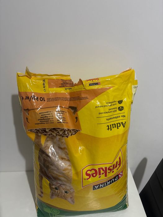 Hrană pisici Friskies Indoor 10 kg – aproape nou