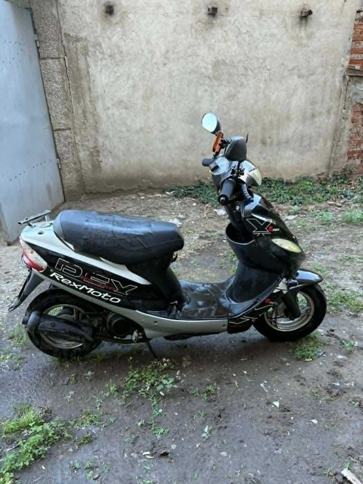 продавам сктер марка Moto REX двутактов