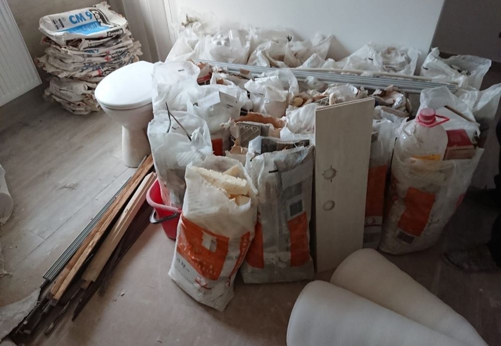 Debarasam Moloz Mobila Apartamente Garsoniere gunoi resturi