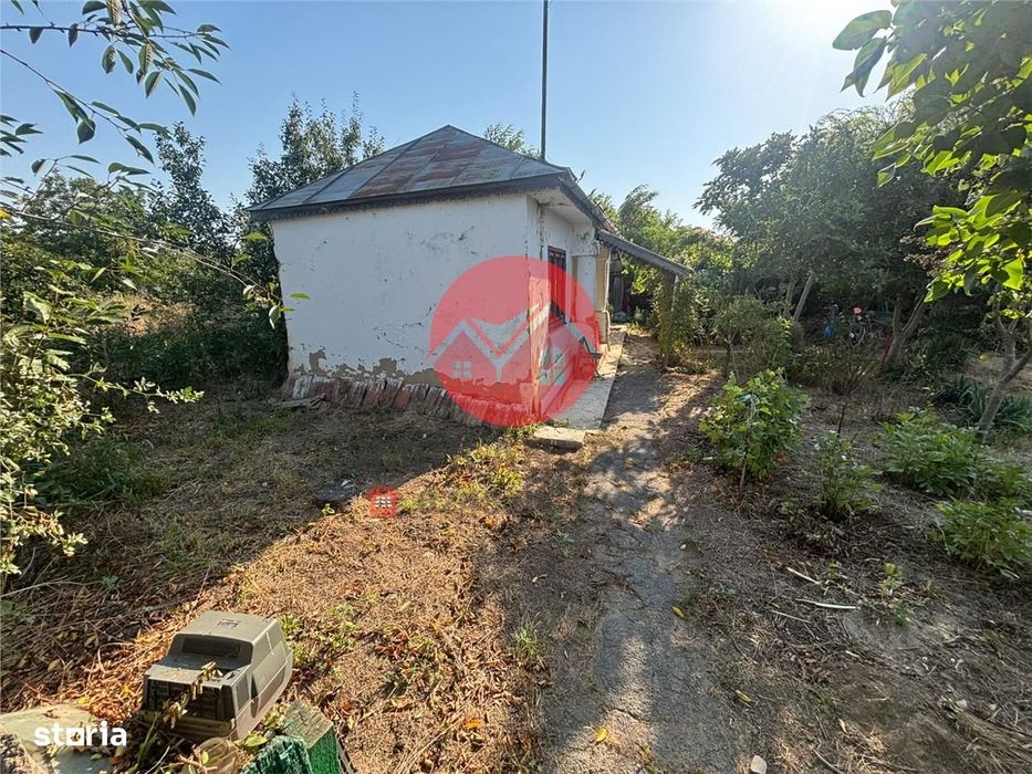 Casa batraneasca de vanzare in Iazurile, teren 1.257 mp
