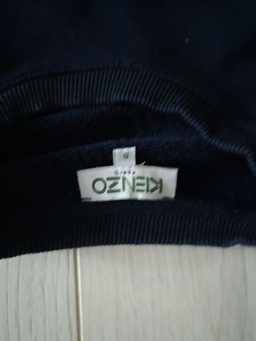 Pulover Kenzo negru cu logo tigru model Nou
Stare foarte bună, fără de