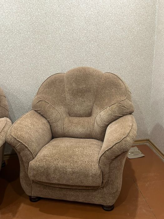 Продам уголок ( диван+2 кресла)