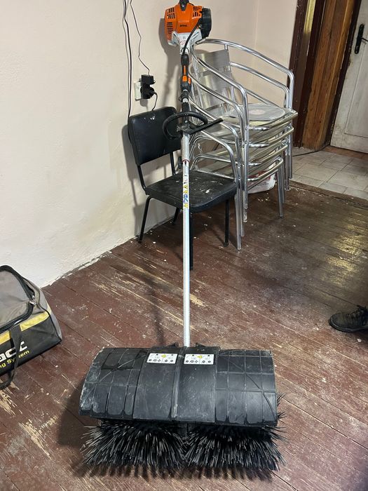 Комби двигател STIHL KM94 RC+ Приставка ролкова четка STIHL KB-KM