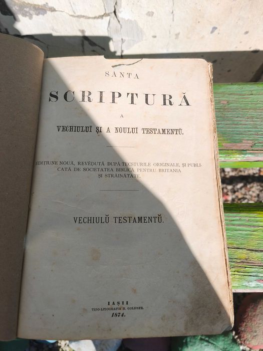 Biblie românească și veche de 150 de ani