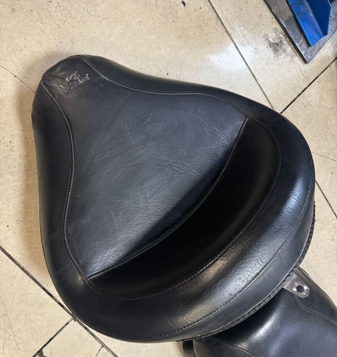 Седалки Mustang за Yamaha XVS 1100 Drag Star