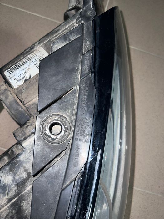 Volkswagen Passat b7  Far drept original,adaptiv,bixenon 3AB941754