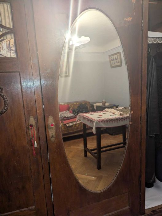 Dulap Art Deco interbelic lemn masiv si cristal, termen 7 zile maxim