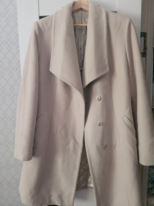 Продам женскую куртку 2000 тг