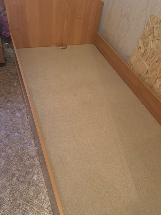 Кровать с матрасом