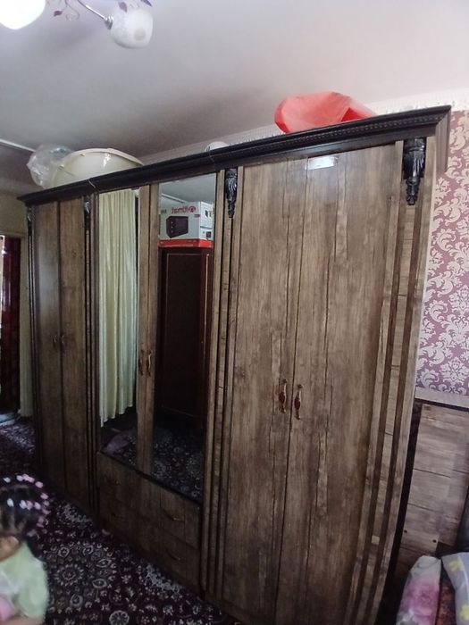 Спальная мебель почти новая
