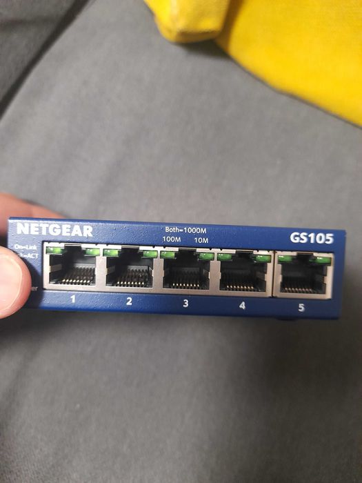 Суйч Netgear GS 105