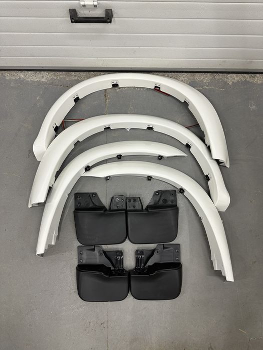 Решетка радиатора Монтеро Спорт