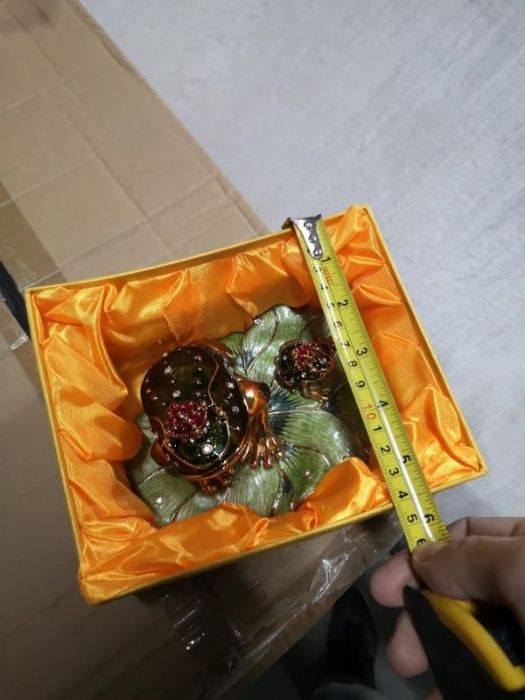 Кутия за бижута – символ на просперитет – инкрустирани с камъни, ръчна