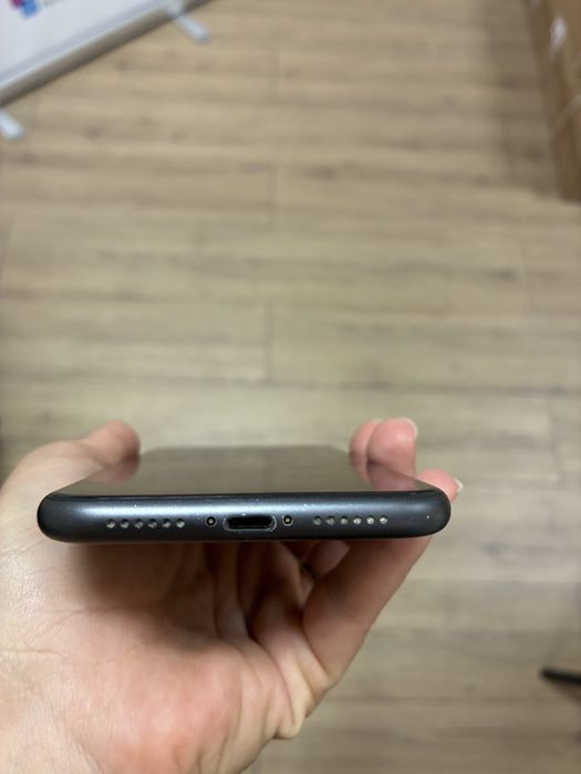 Iphone 11 с 64 GB памет
