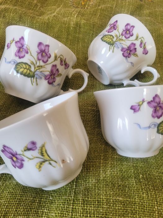 Порцеланови чаши с теменужки Bavaria