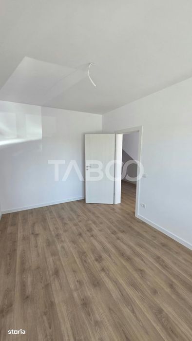 Apartament de vanzare nou nelocuit cu curte proprie si parcare