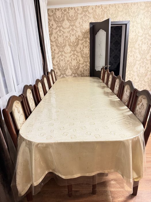 Стол и 12 стульев