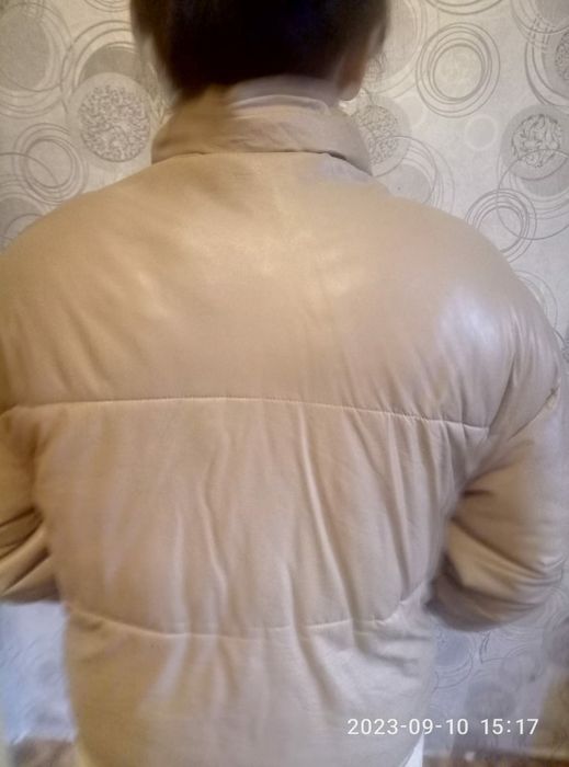 Продам демисезонную куртку .