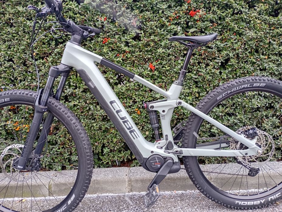 Bicicleta electrica Cube carbon 750