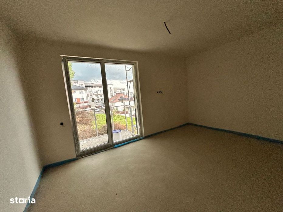 Apartament 3 camere, 62 mp, terasa 75 mp, semifinisat, zona Teilor