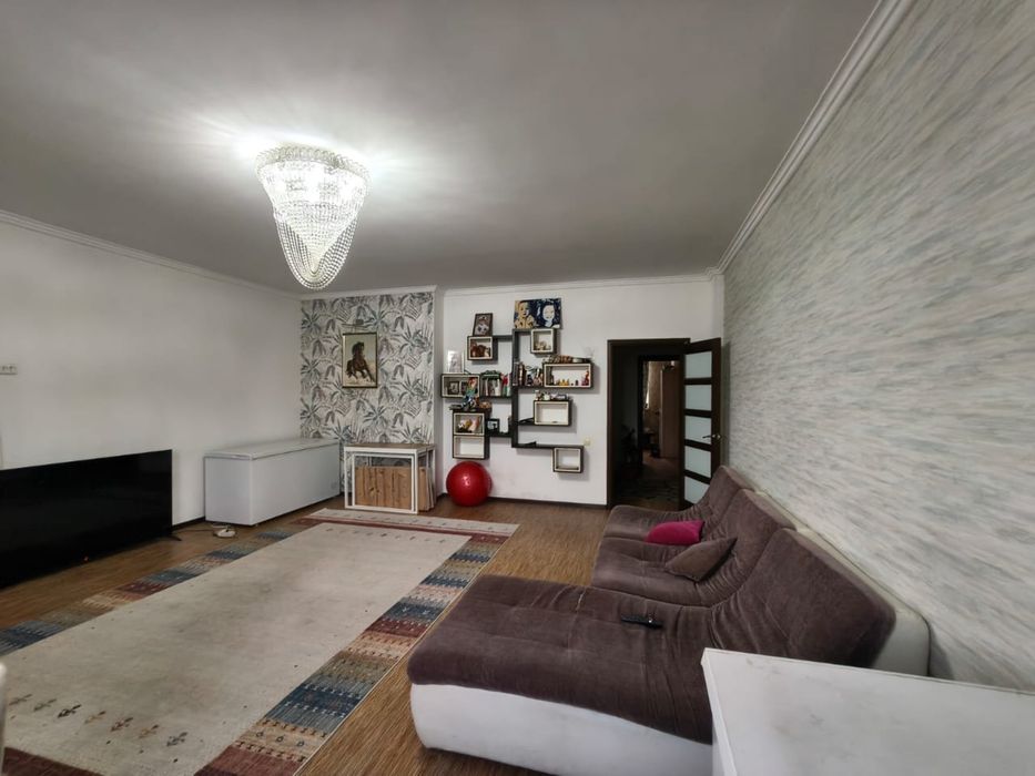 Продам диван длинный