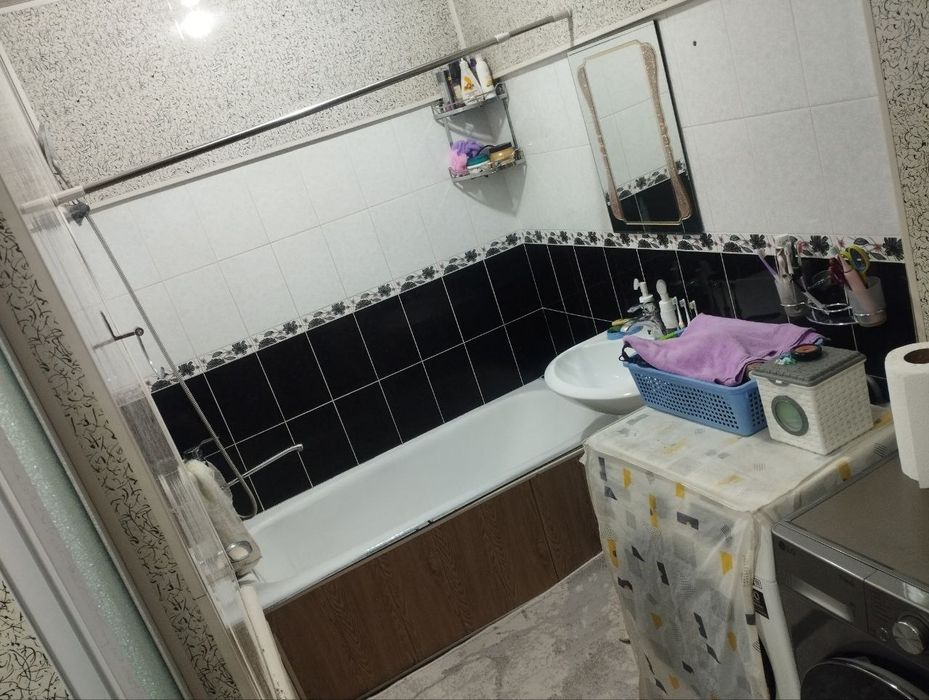 Продаю 2,5 сот Янгиабат 4 ком