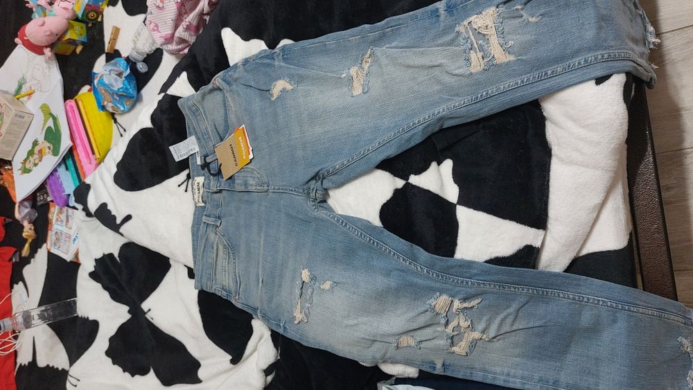 Blugi marca mărimea s