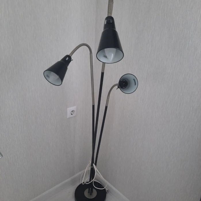 Светильник икеа.