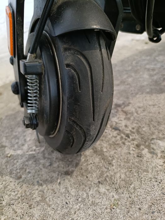 Trotinetă electrică foarte ușoară si pliabilă
