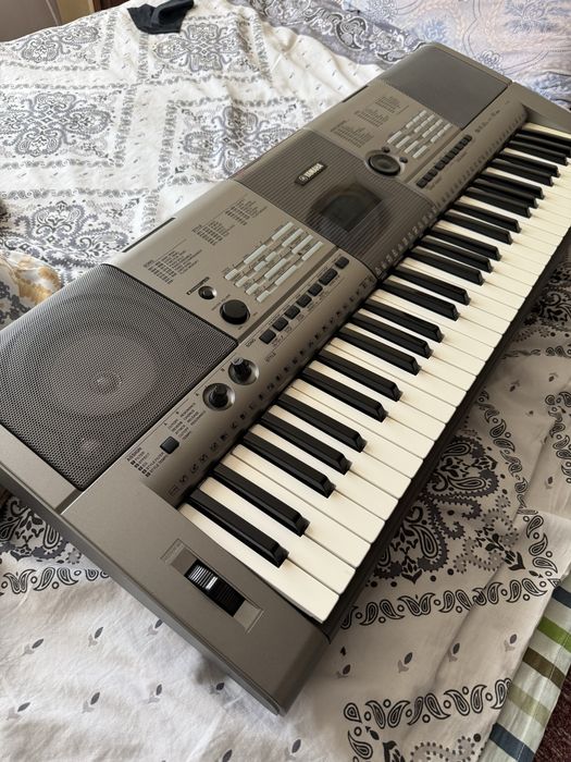 Синтезатор Yamaha ,5 октави YPT 400