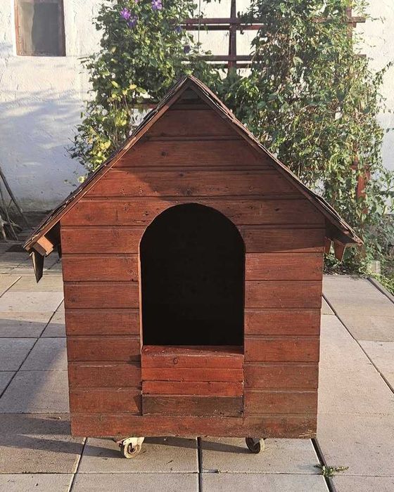 Cusca din lemn pentru caini