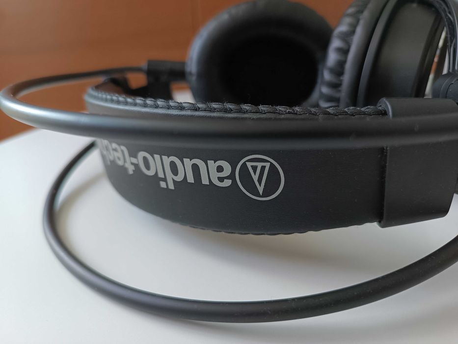 Слушалки Audio-Technica ATH-AVC500