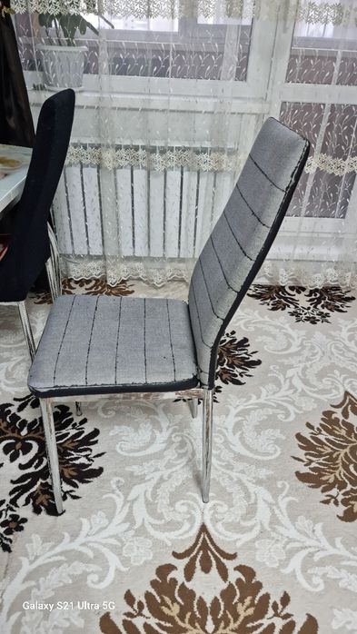 Стулья 4 штуки с чехлом