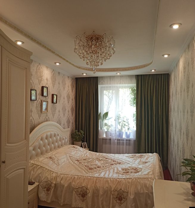 Продам люстру в спальню/зал